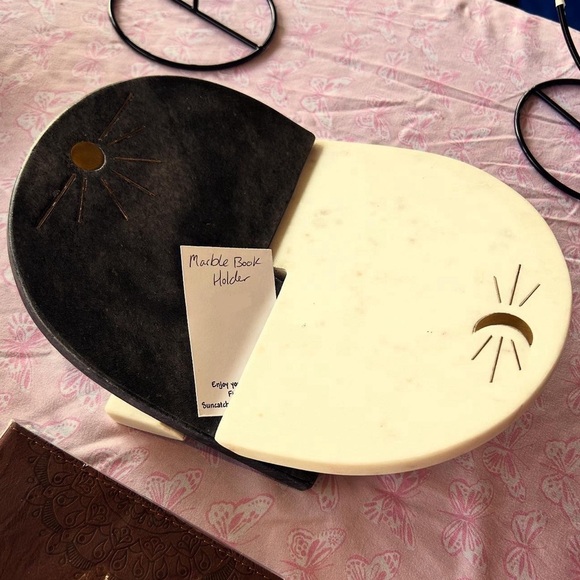 Marble Black and White Sun and Moon Book Holder - Picture 3 of 3